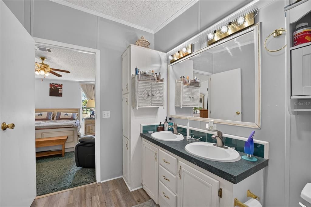 For Sale: $325,000 (3 beds, 2 baths, 1512 Square Feet)