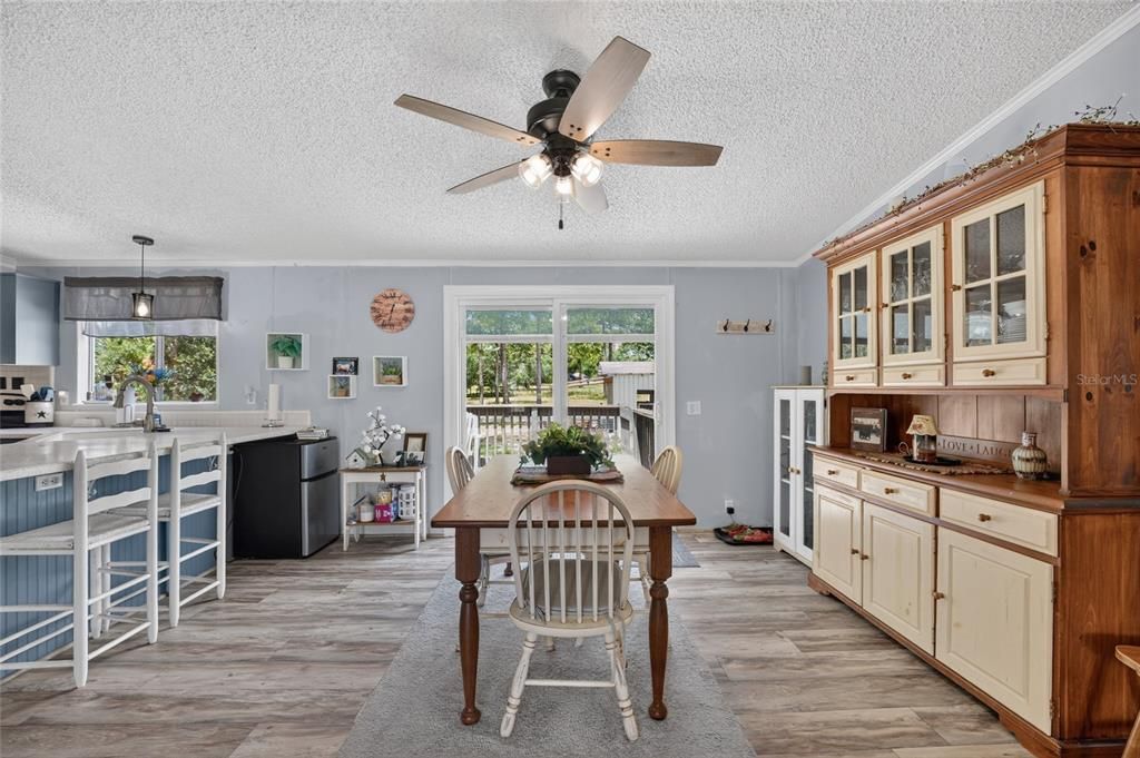 For Sale: $325,000 (3 beds, 2 baths, 1512 Square Feet)