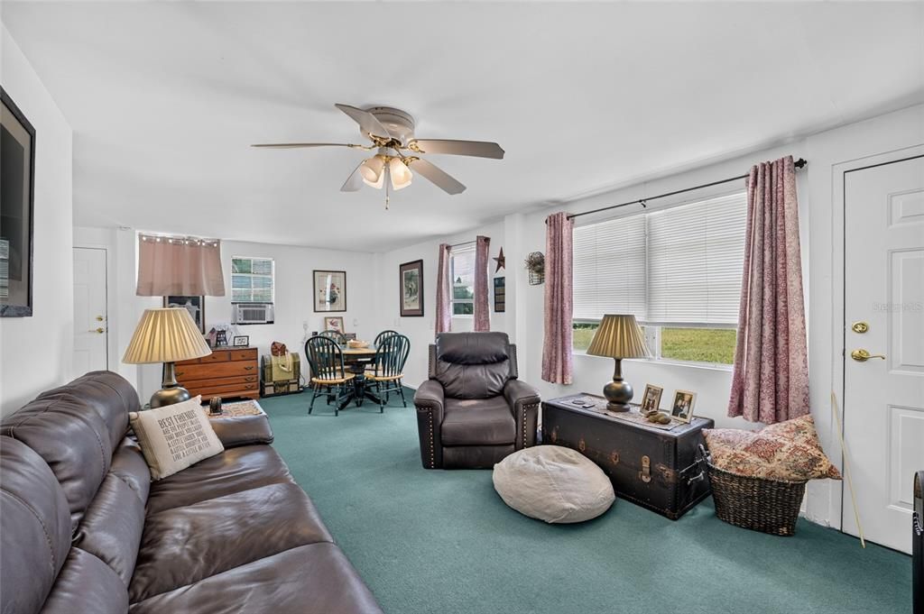 For Sale: $325,000 (3 beds, 2 baths, 1512 Square Feet)