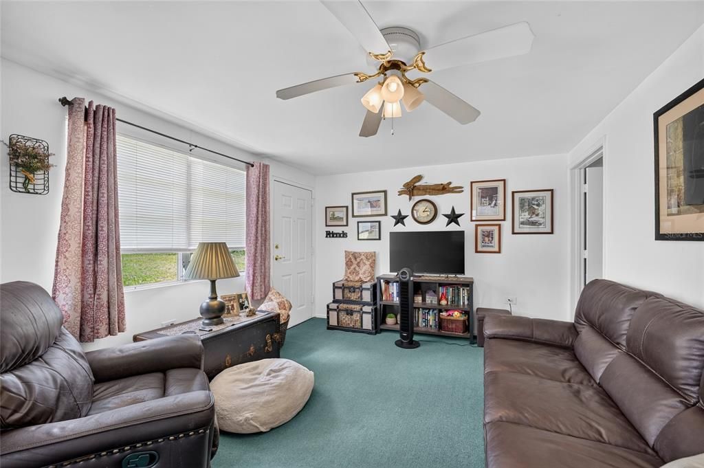 For Sale: $325,000 (3 beds, 2 baths, 1512 Square Feet)