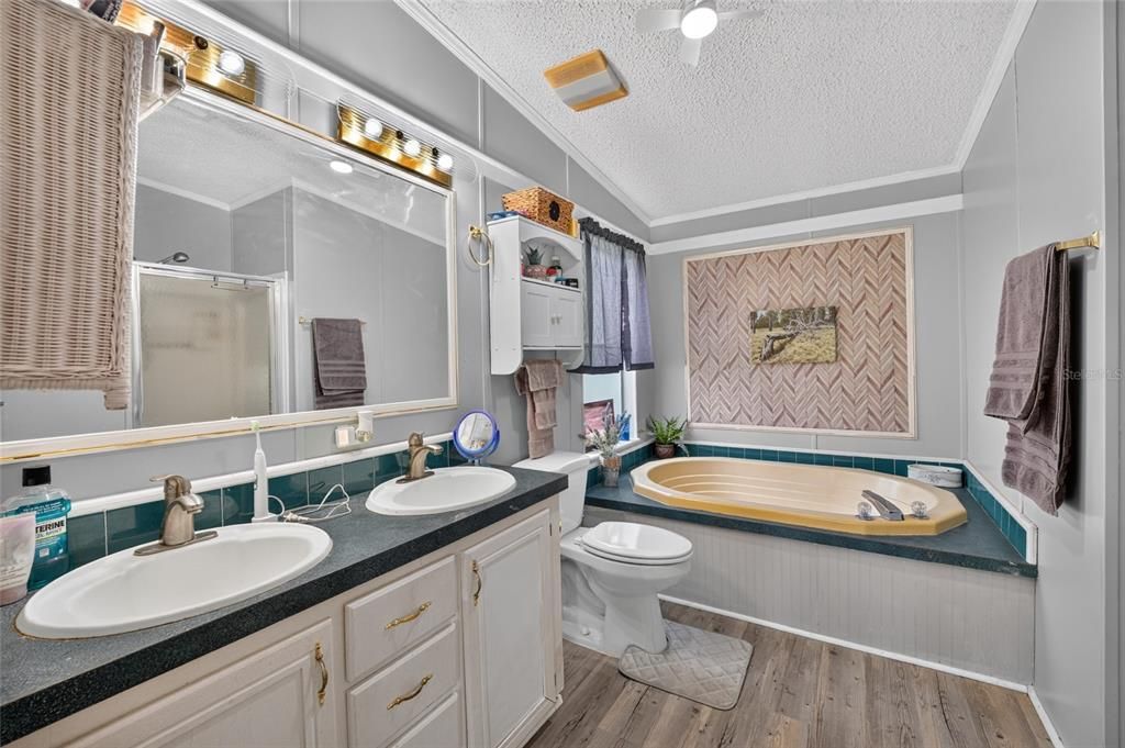 For Sale: $325,000 (3 beds, 2 baths, 1512 Square Feet)