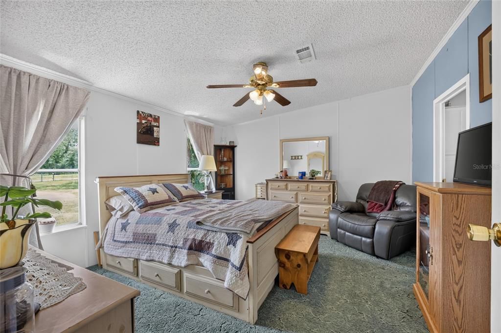 For Sale: $325,000 (3 beds, 2 baths, 1512 Square Feet)