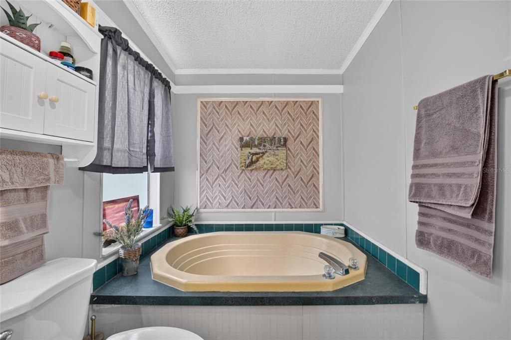 For Sale: $325,000 (3 beds, 2 baths, 1512 Square Feet)