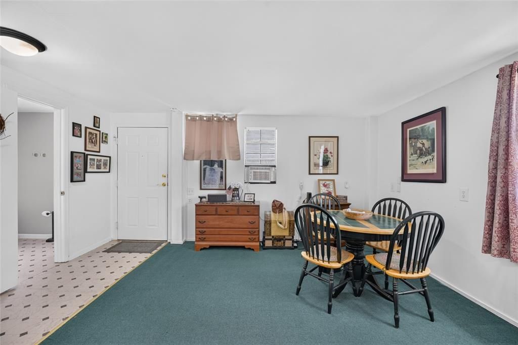 For Sale: $325,000 (3 beds, 2 baths, 1512 Square Feet)