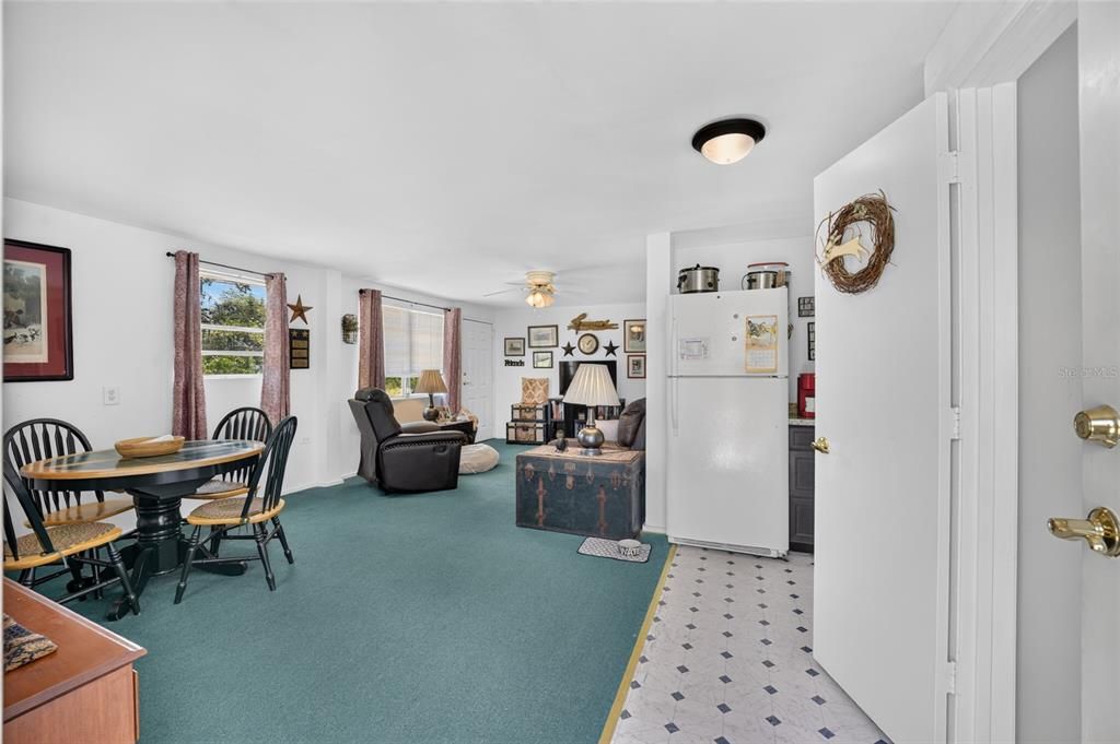 For Sale: $325,000 (3 beds, 2 baths, 1512 Square Feet)