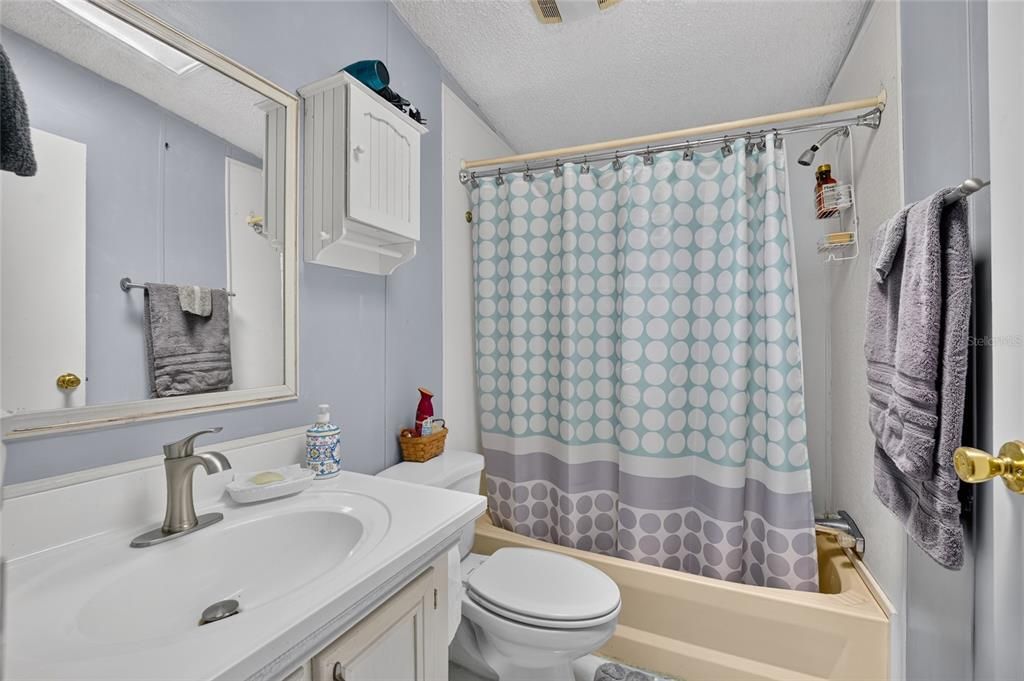 For Sale: $325,000 (3 beds, 2 baths, 1512 Square Feet)
