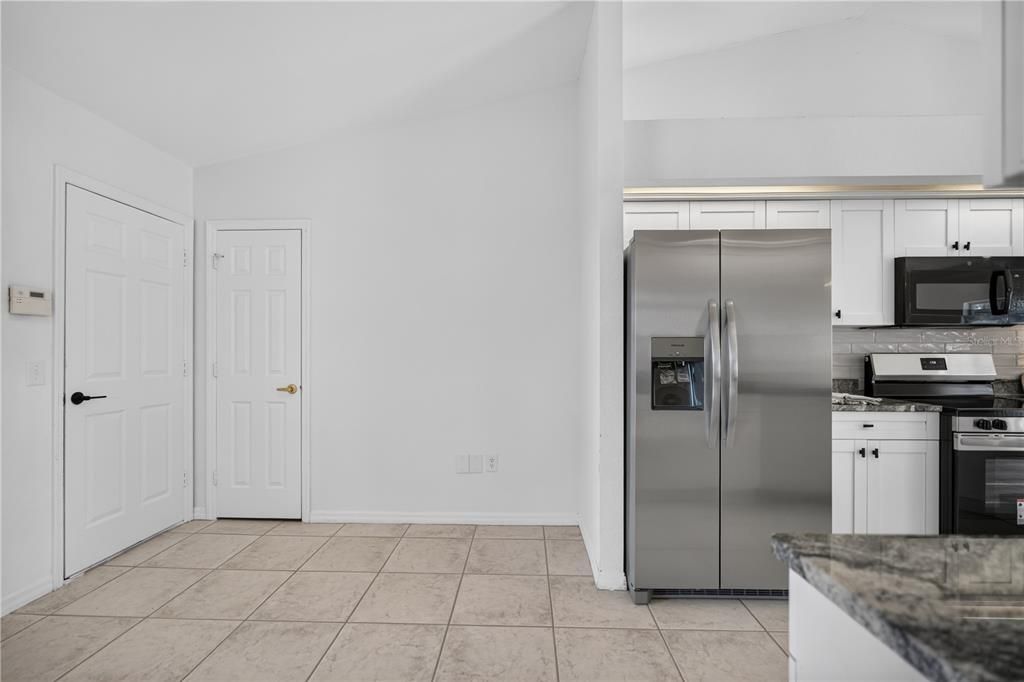На продажу: $329,000 (4 спален, 2 ванн, 1766 Квадратных фут)
