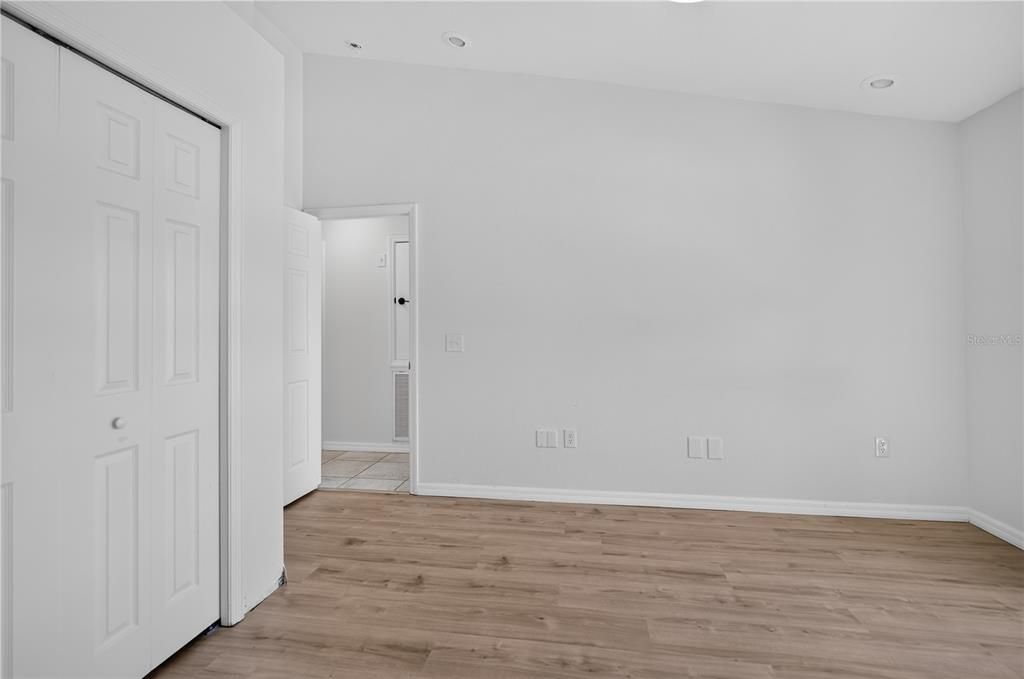 На продажу: $329,000 (4 спален, 2 ванн, 1766 Квадратных фут)