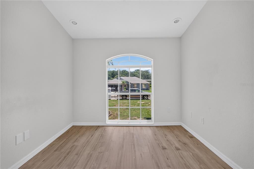 На продажу: $329,000 (4 спален, 2 ванн, 1766 Квадратных фут)