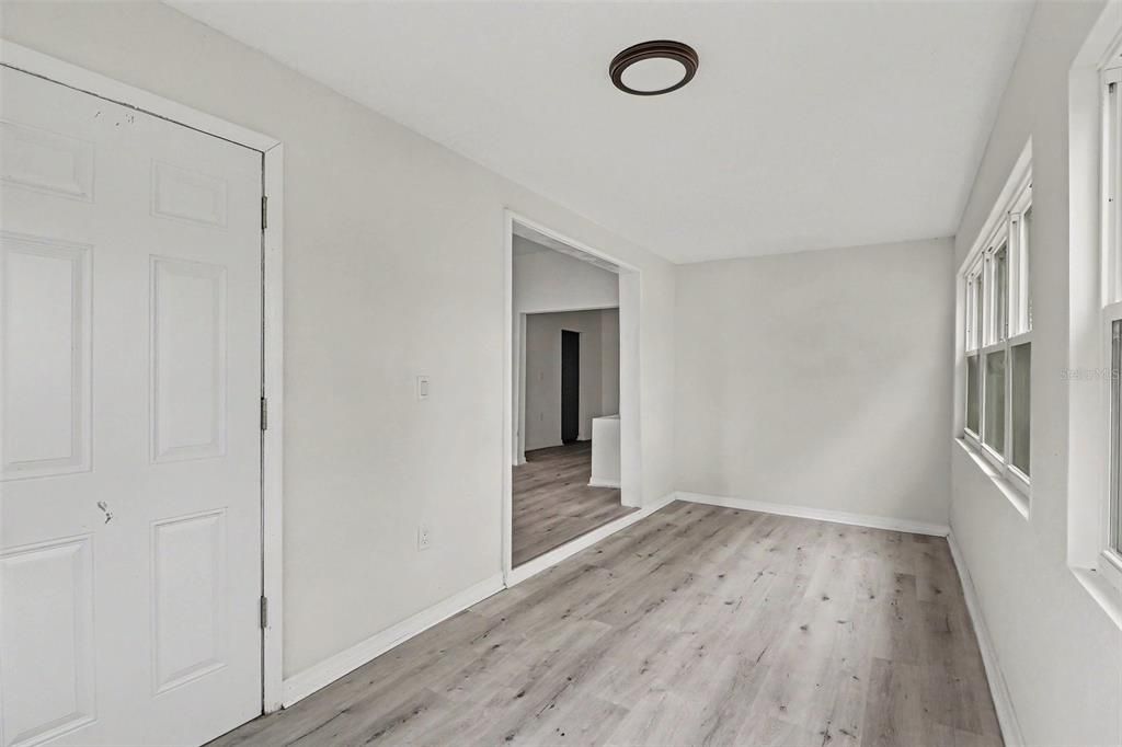 На продажу: $274,900 (4 спален, 2 ванн, 1542 Квадратных фут)