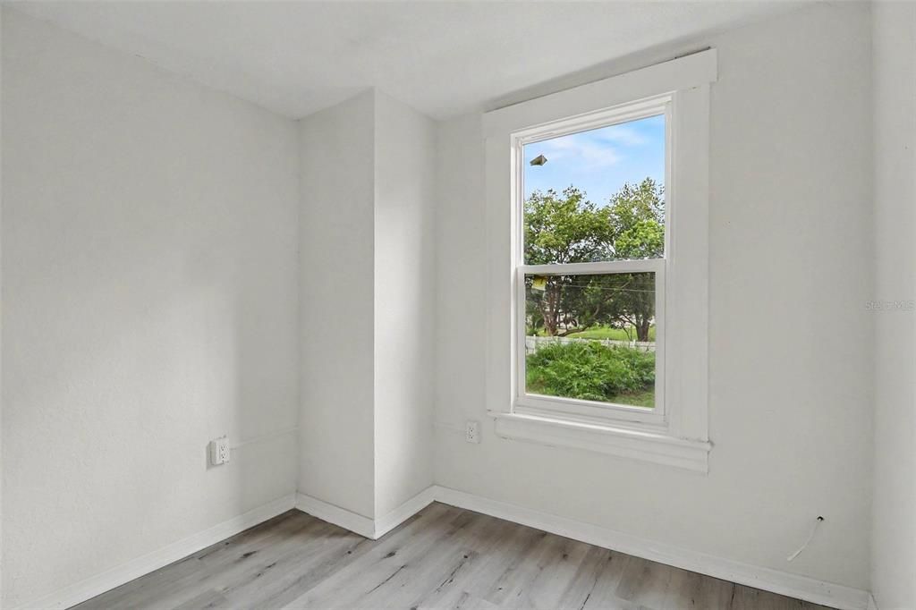 На продажу: $274,900 (4 спален, 2 ванн, 1542 Квадратных фут)
