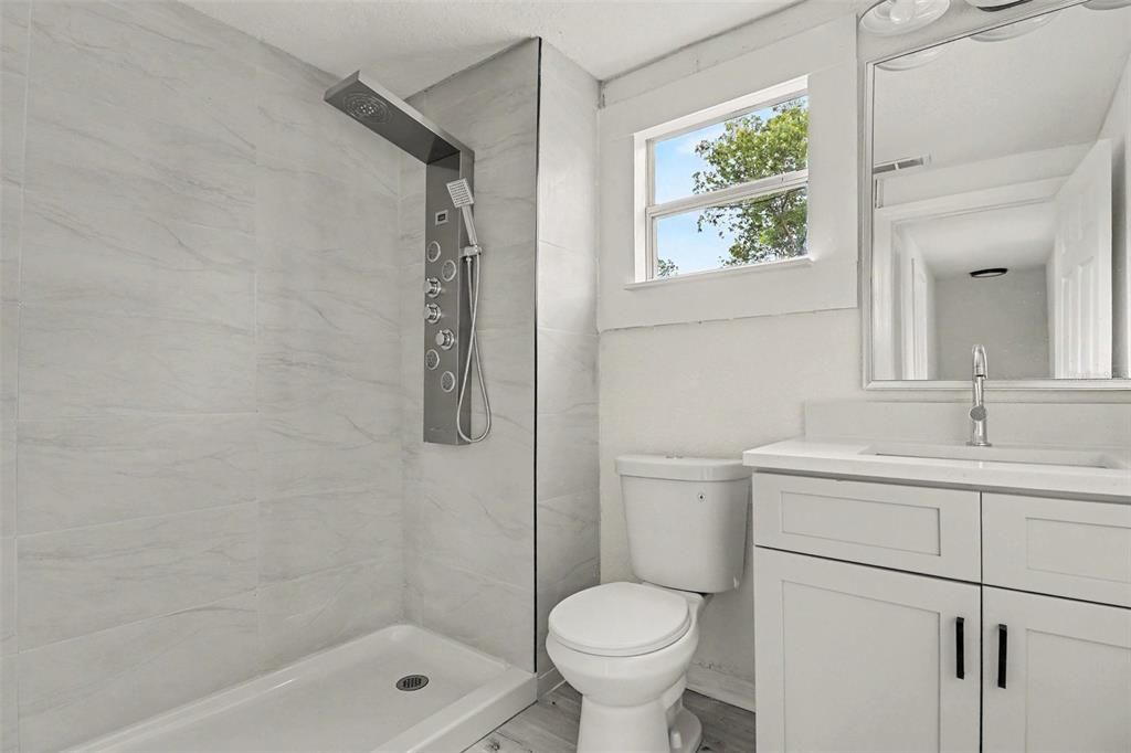 На продажу: $274,900 (4 спален, 2 ванн, 1542 Квадратных фут)