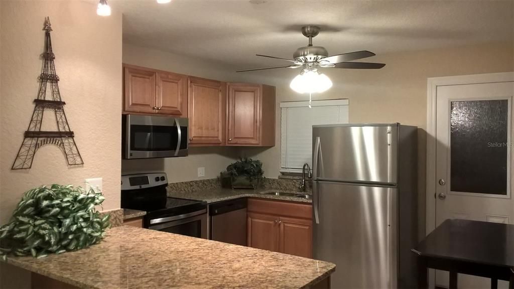 For Rent: $2,045 (2 beds, 1 baths, 900 Square Feet)