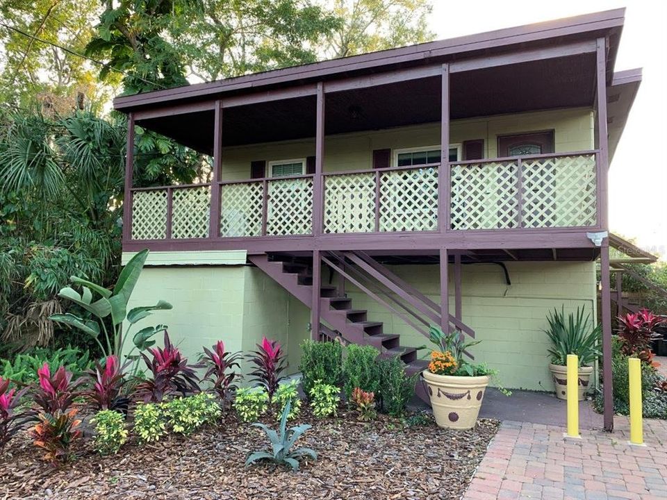 For Rent: $2,045 (2 beds, 1 baths, 900 Square Feet)