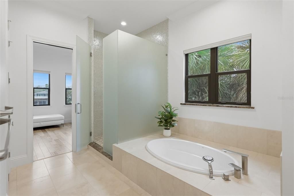 En Venta: $7,400,000 (5 camas, 4 baños, 5615 Pies cuadrados)