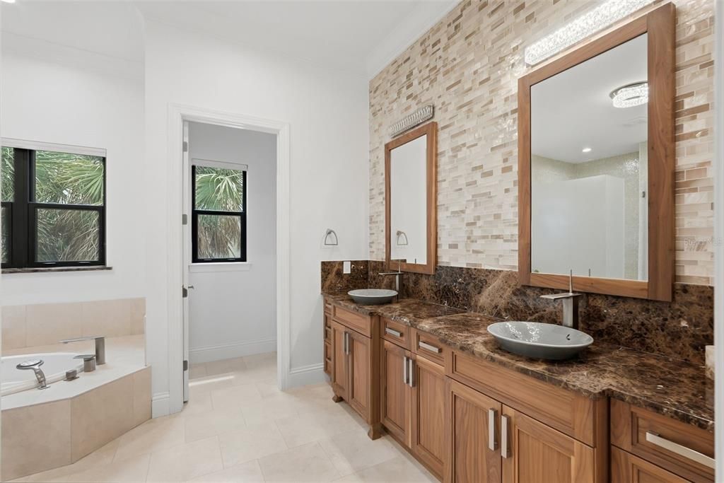 En Venta: $7,400,000 (5 camas, 4 baños, 5615 Pies cuadrados)