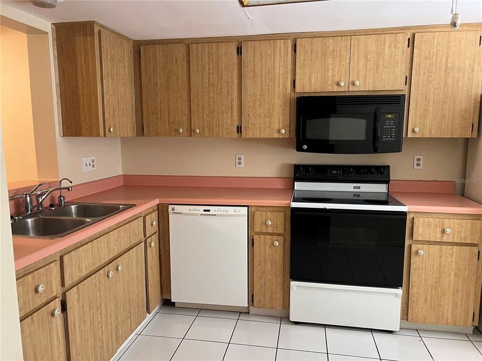 В аренду: $1,800 (2 спален, 2 ванн, 1230 Квадратных фут)