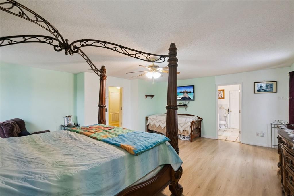 На продажу: $499,500 (4 спален, 2 ванн, 2758 Квадратных фут)