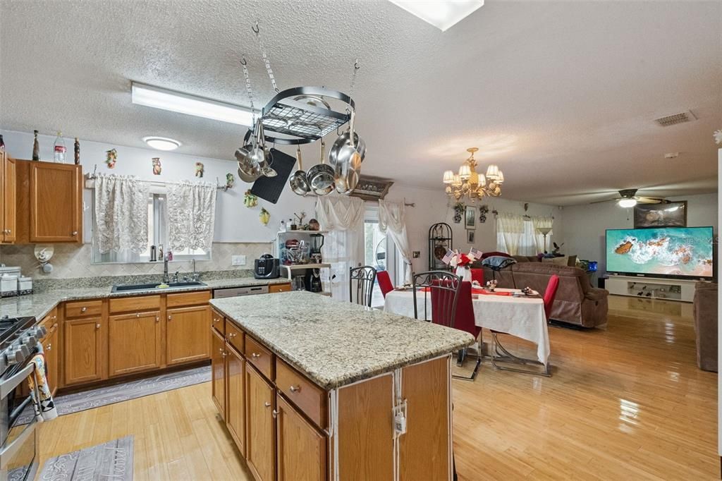 На продажу: $499,500 (4 спален, 2 ванн, 2758 Квадратных фут)