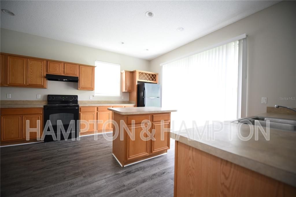В аренду: $2,350 (4 спален, 2 ванн, 2260 Квадратных фут)