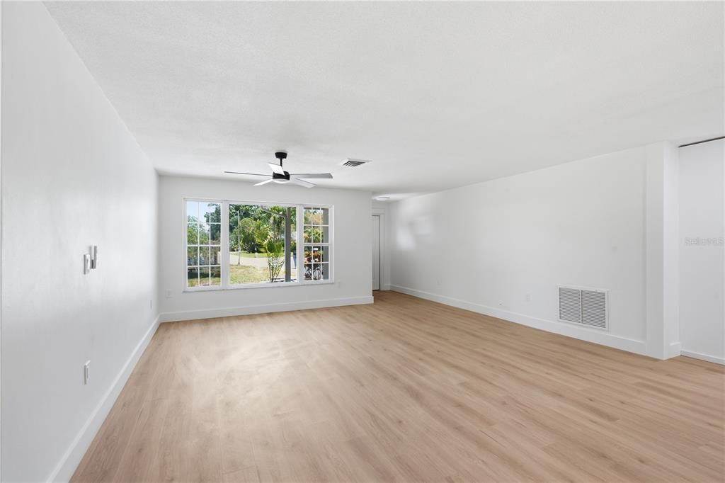 For Sale: $550,000 (3 beds, 2 baths, 1470 Square Feet)