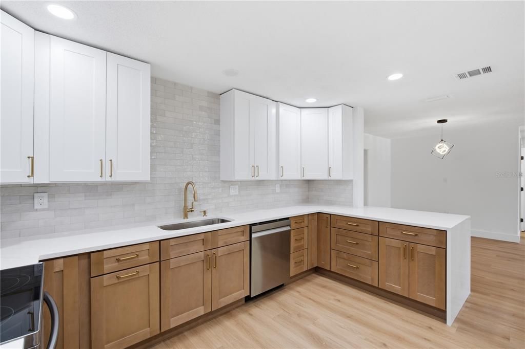 For Sale: $550,000 (3 beds, 2 baths, 1470 Square Feet)