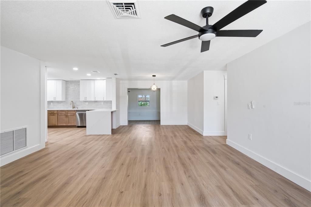 For Sale: $550,000 (3 beds, 2 baths, 1470 Square Feet)