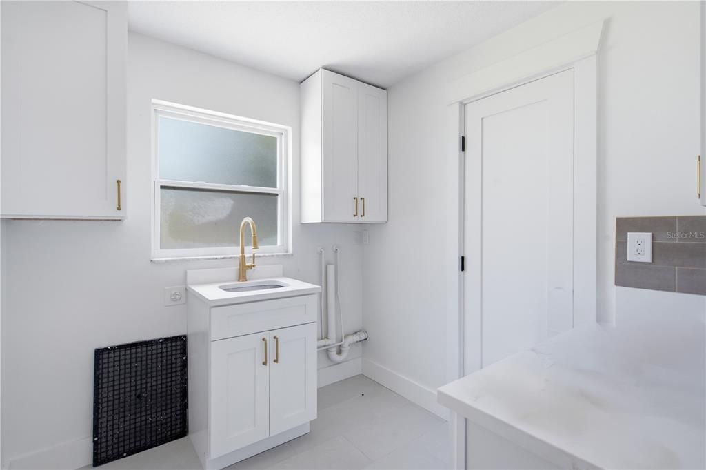 For Sale: $550,000 (3 beds, 2 baths, 1470 Square Feet)