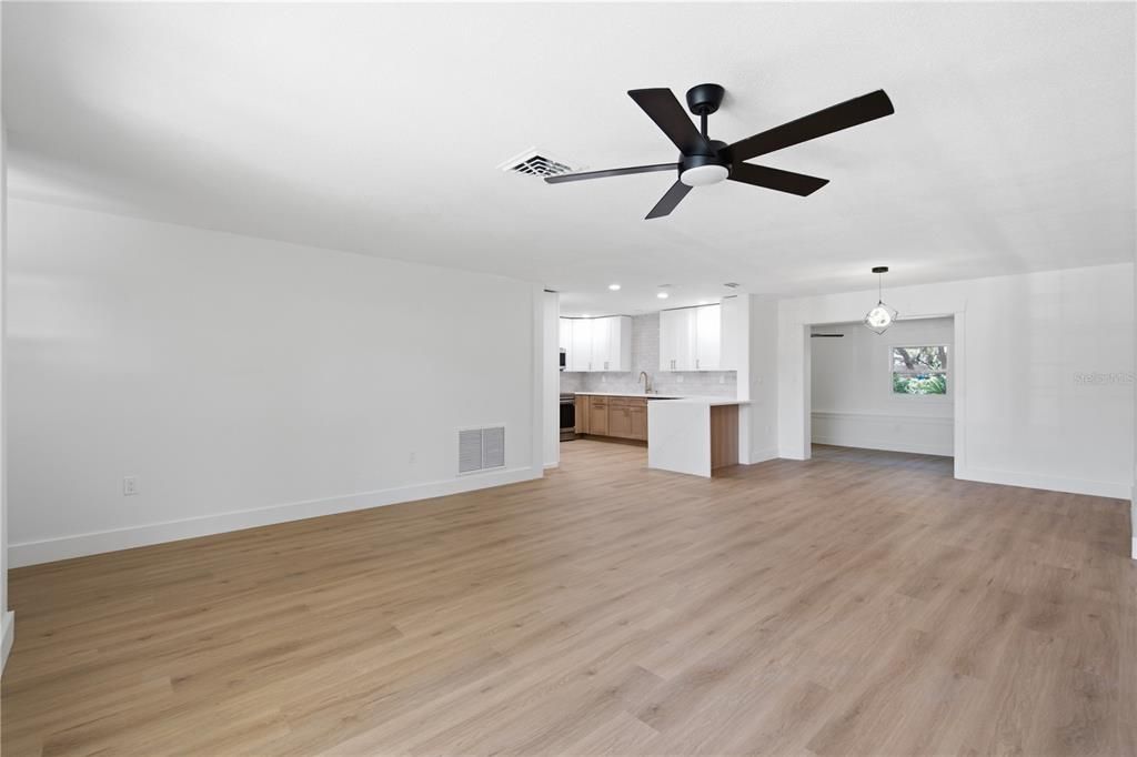 For Sale: $550,000 (3 beds, 2 baths, 1470 Square Feet)