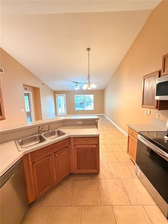For Rent: $1,500 (3 beds, 2 baths, 1263 Square Feet)