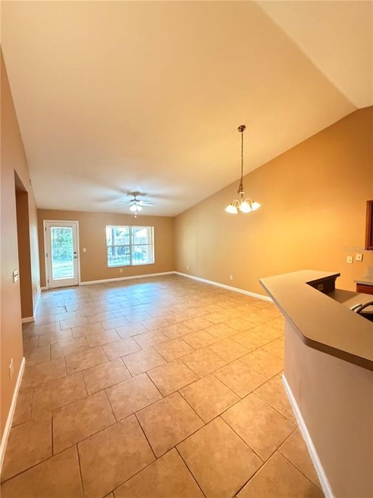 For Rent: $1,500 (3 beds, 2 baths, 1263 Square Feet)