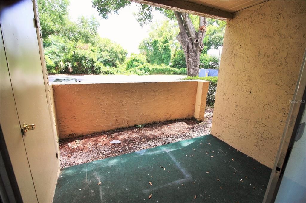 For Sale: $135,000 (1 beds, 1 baths, 766 Square Feet)