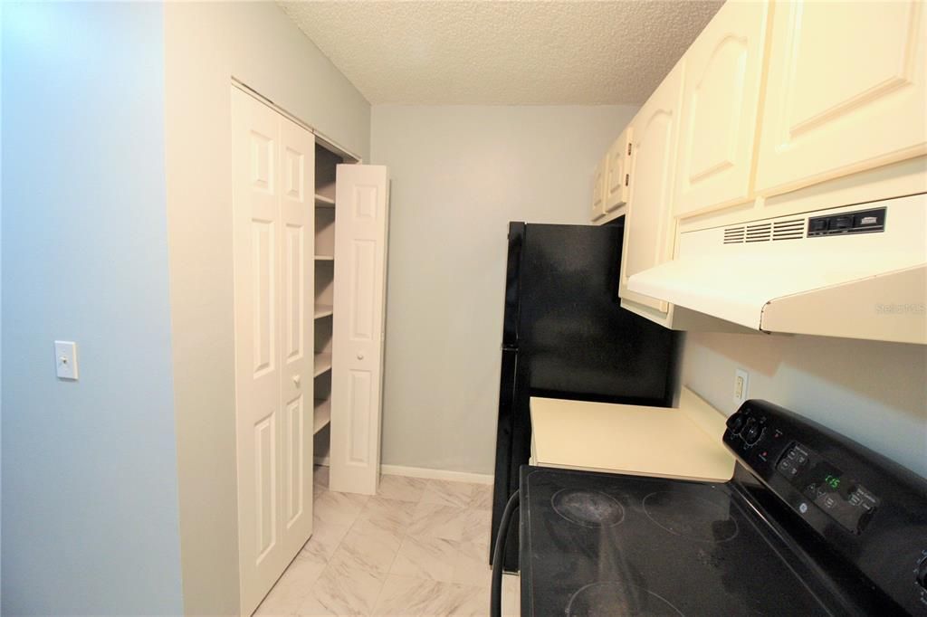 For Sale: $135,000 (1 beds, 1 baths, 766 Square Feet)