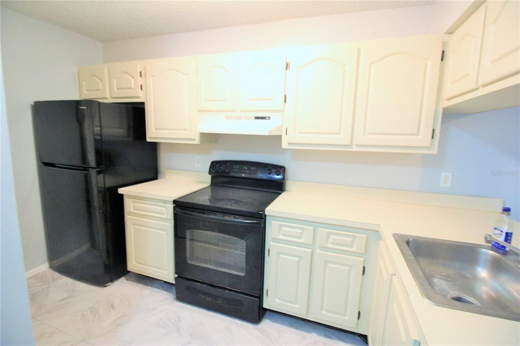 For Sale: $135,000 (1 beds, 1 baths, 766 Square Feet)