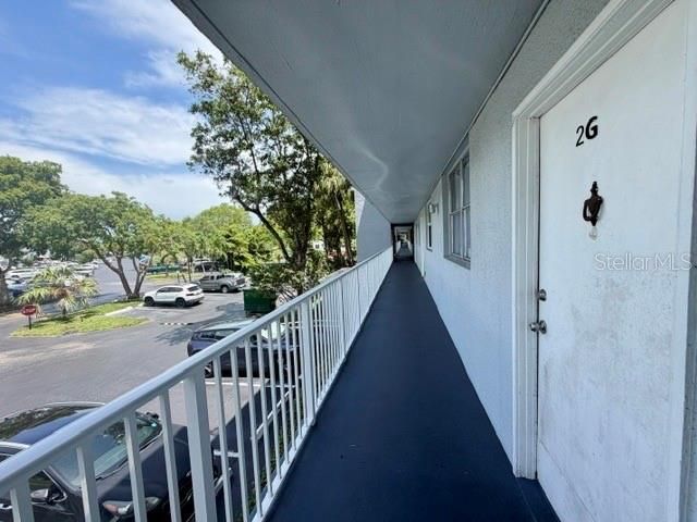 For Sale: $185,000 (2 beds, 2 baths, 975 Square Feet)