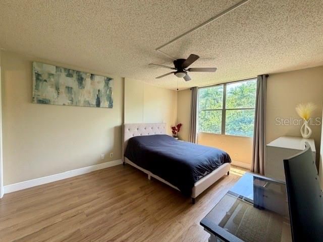 For Sale: $185,000 (2 beds, 2 baths, 975 Square Feet)