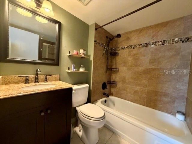 For Sale: $185,000 (2 beds, 2 baths, 975 Square Feet)