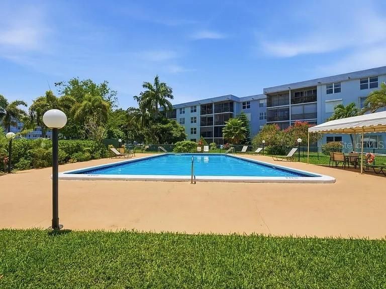 For Sale: $185,000 (2 beds, 2 baths, 975 Square Feet)