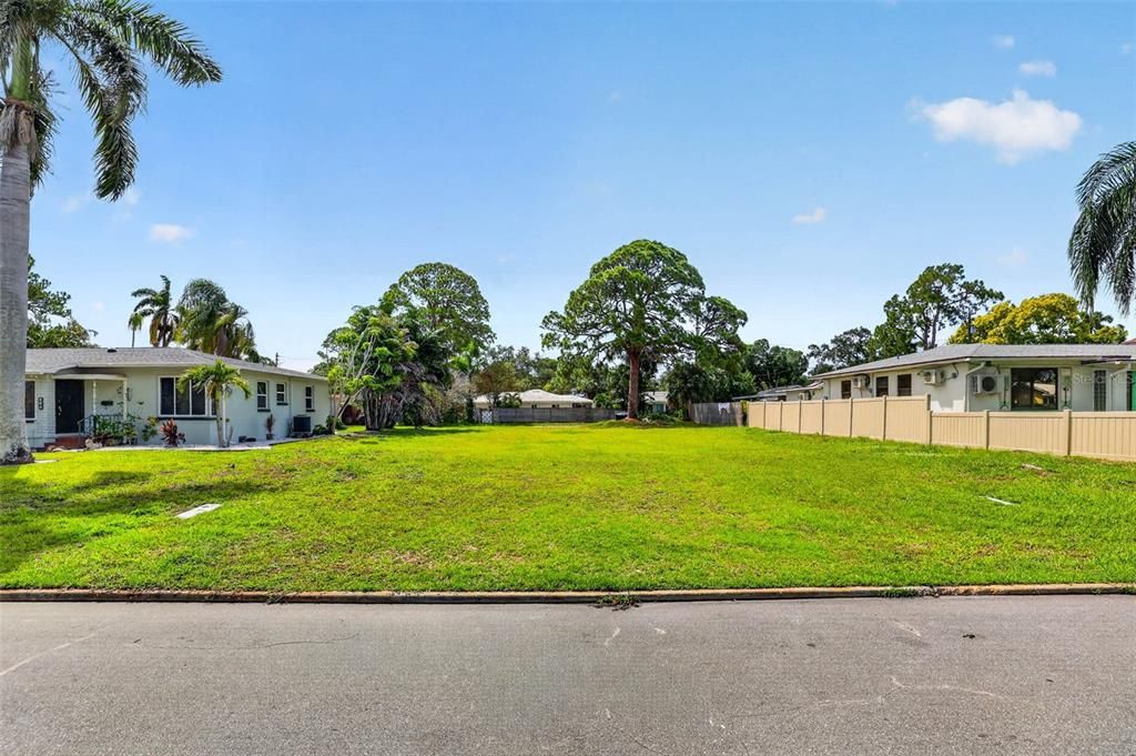 待售: $799,000 (0.23 acres)