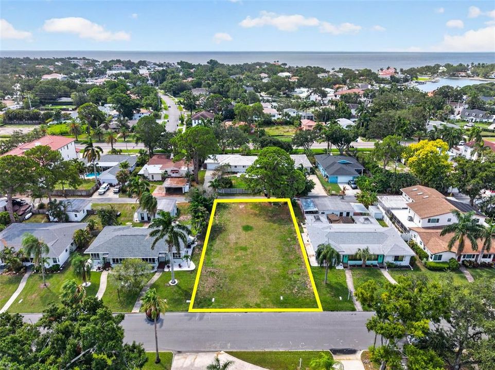 待售: $799,000 (0.23 acres)