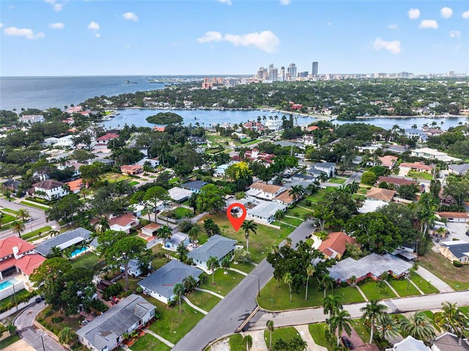 待售: $799,000 (0.23 acres)