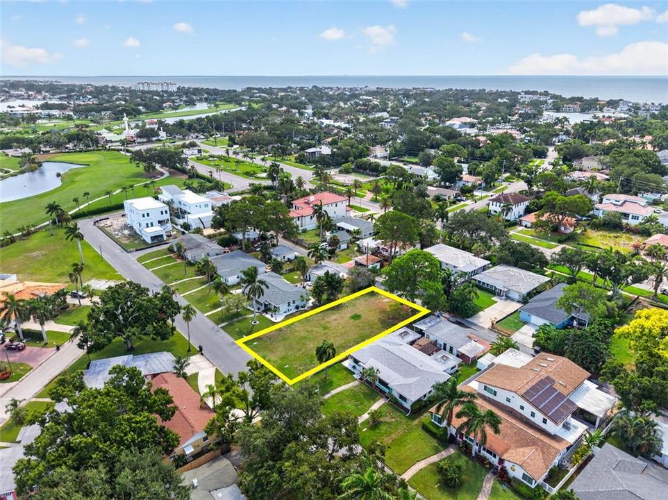 待售: $799,000 (0.23 acres)