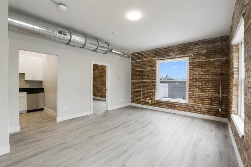 For Rent: $1,850 (1 beds, 1 baths, 587 Square Feet)