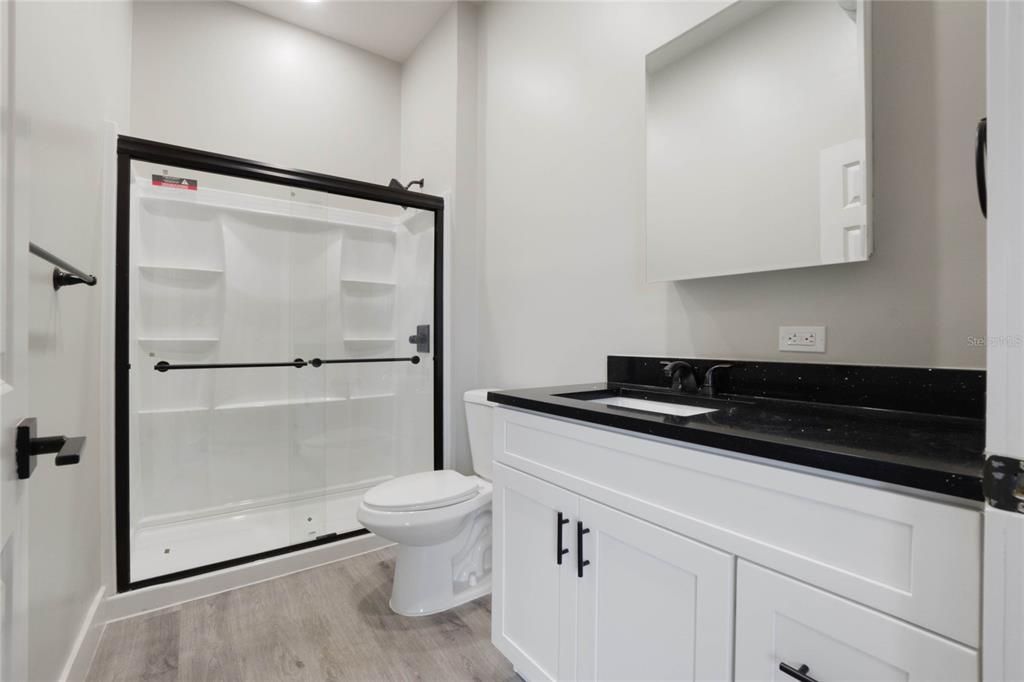 For Rent: $1,850 (1 beds, 1 baths, 587 Square Feet)