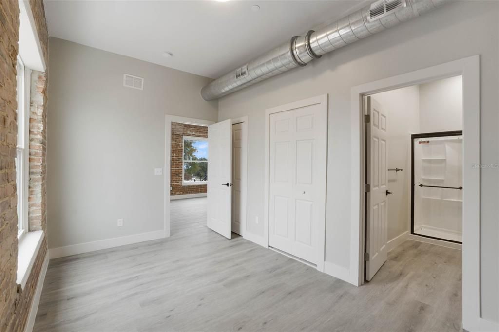 For Rent: $1,850 (1 beds, 1 baths, 587 Square Feet)