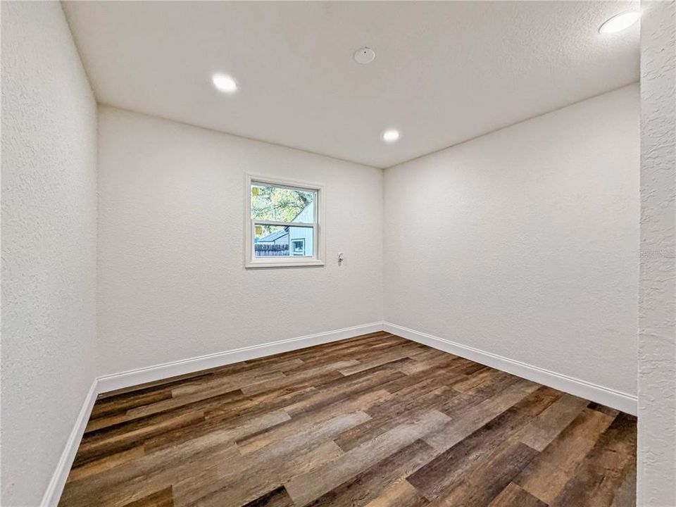 For Sale: $435,000 (5 beds, 3 baths, 1484 Square Feet)