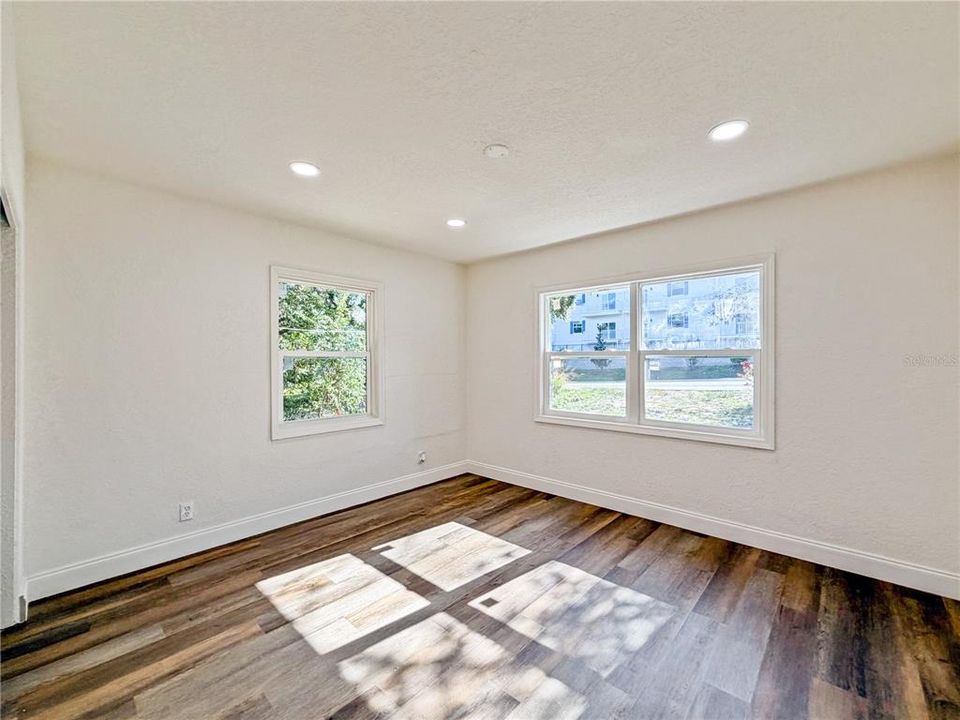 For Sale: $435,000 (5 beds, 3 baths, 1484 Square Feet)