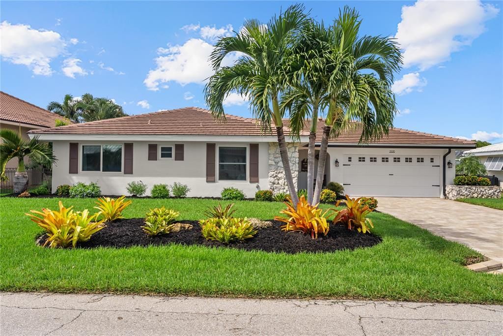 For Sale: $749,000 (3 beds, 2 baths, 1596 Square Feet)