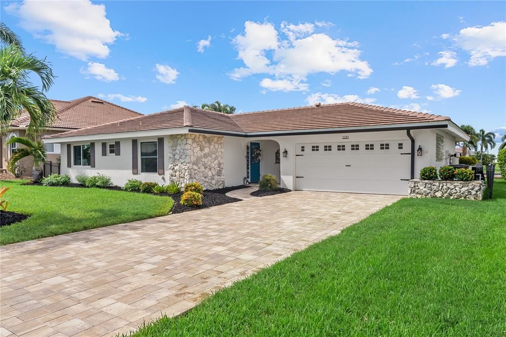 For Sale: $749,000 (3 beds, 2 baths, 1596 Square Feet)