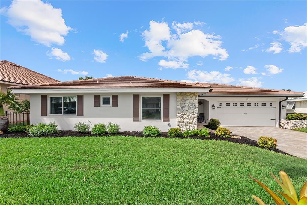 For Sale: $749,000 (3 beds, 2 baths, 1596 Square Feet)